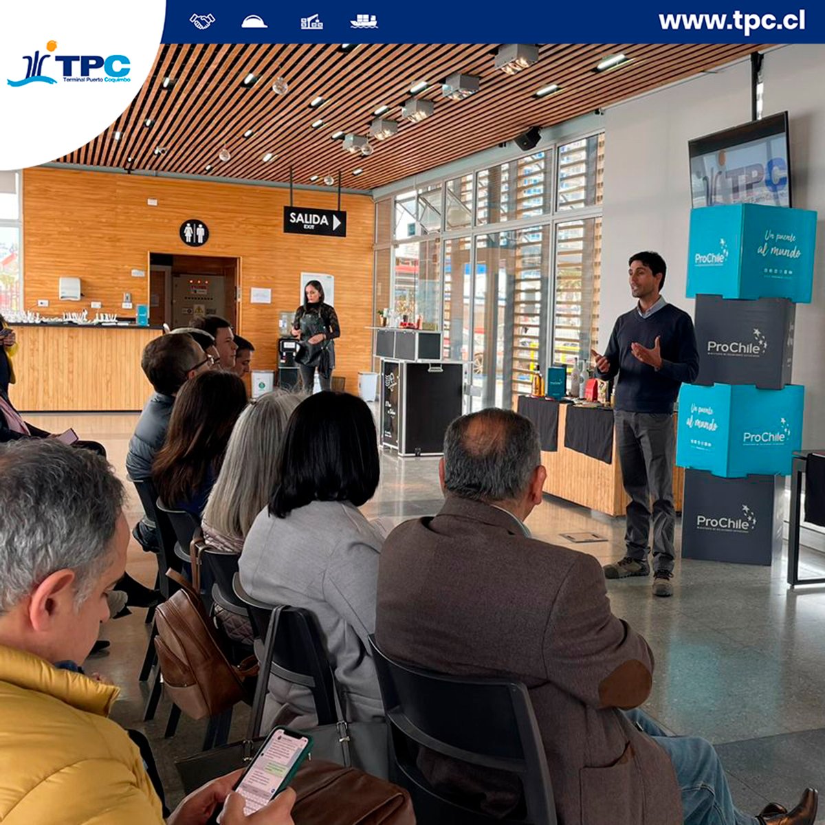 TPCCoquimbo's tweet photo. 🙌🏾🥃producto elaborado en las regiones de Atacama y Coquimbo, y cuya denominación de origen es una de las más antiguas del mundo. 😱📜

¡TPC comprometidos con el desarrollo de la región! 👷🏻‍♀️👷🏻‍♂️

#TPC2023 #CoquimboCiudadPuerto #Coquimbo #RegiónDeCoquimbo #Chile #PuertosChilenos https://t.co/x9Ew1tHs9s