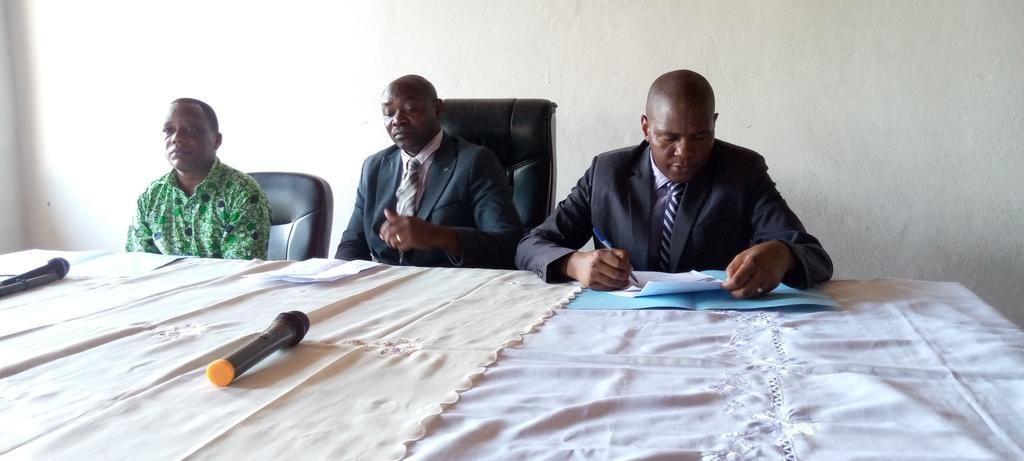 agasumonews's tweet photo. #Burundi:Le centre Burundais pour la culture et l'animation culturelle (#CEBULAC) en collaboration avec le @MinEACJSCBdi organise une journée portes ouvertes ce mardi le 16/5/2023 
sous le thème :"Ecriture et lecture au Burundi:défis et profis". https://t.co/TmPiLol2SV