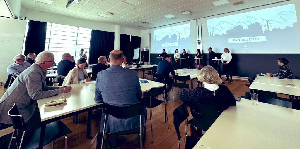P2X in 🇬🇱 could be gigantic 🌱 The need for stable political frameworks, strategic priorities, cross-sectoral cooperation, and local competencies, echoes across the expert panel as prerequisites for realizing the potential  #AAUArctic #Greenland #greentransition #dialogue
