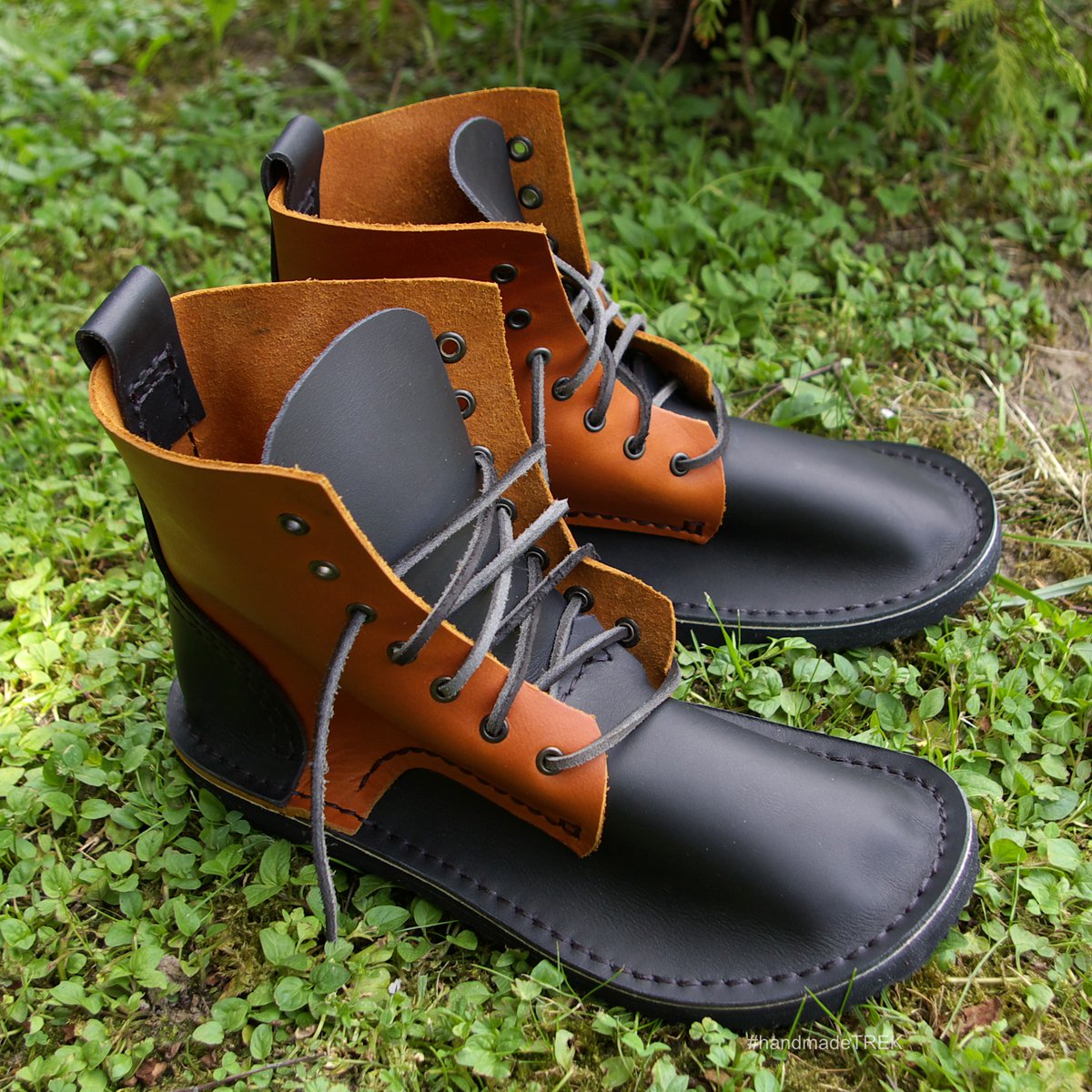 TrekLeather's tweet image. crafTMore #TREKstore
bit.ly/3OdW8Lv

etsy #TREKstore
etsy.me/3MuNFCr

Dual color black - cognac leather TREK shoes...
#Basic7 model. Sizes from 35 to 46
Visit our #craftMore boutique or #etsystore #trekleather