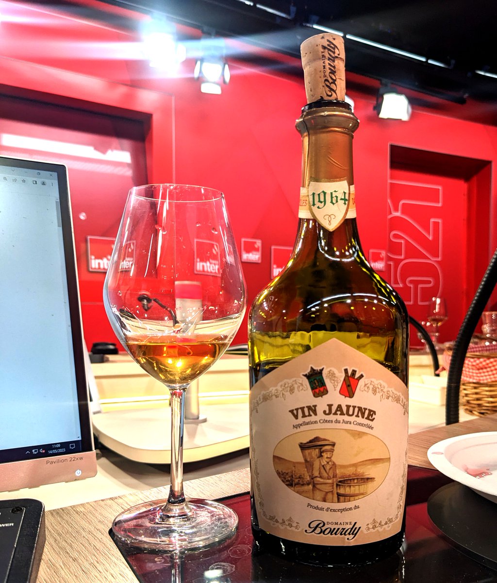 hutin1v2v's tweet photo. #onvadeguster #vinjaune
1964, en perspective :
François-Régis (Gaudry) n’existait même pas à l’état de projet Le prénom Keda (Black) n’avait pas encore été inventé 
&amp; 59 ans plus tard "Jean Mathat-Christol" &amp; "Anne-Charlotte de Langhe" sont toujours trop longs pour le #scrabble https://t.co/u8ujXjrIHZ