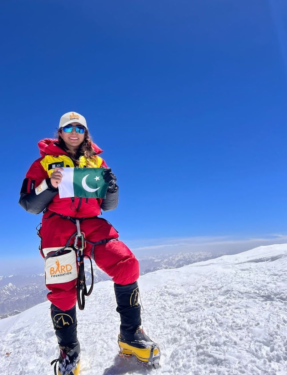 KarakoramClub's tweet image. In more news from Nepal, #NailaKiani has summited Mt #Lhotse, the world's 4th highest peak in less than 48 hours after the summit of #Everest. This is her 6th peak of over 8000m, the first Pakistani woman with this feat. 🇵🇰🏔️