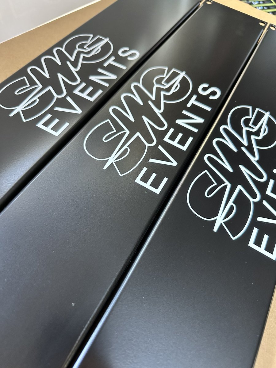 KJE_Events's tweet image. Recently we were approached by our friends at @SouthWestGroup who asked us to create some rack panels with their logo printed in the centre.

Here are a few of the panels ready to be shipped…

Completed using our @MimakiEurope UJF 6042 MKii flatbed UV-curable inkjet printer.