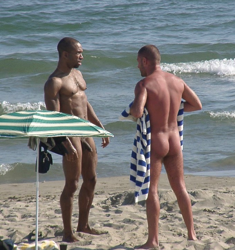HenvonBerg's tweet photo. Stripes on stripes  ⛱️

#gaybeach #gaynaturist #gaynudebeach #playanaturista #plagenu #haulover #haulovergay https://t.co/nlmC3knWr8