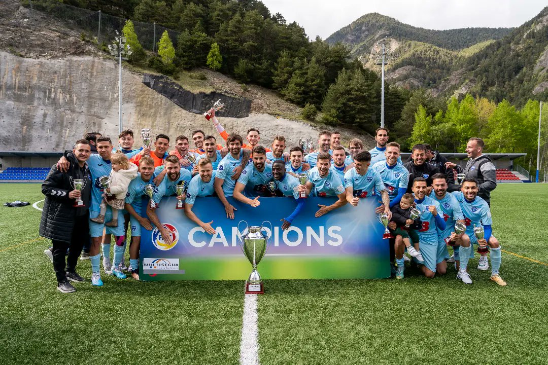 13AlexHernandez's tweet photo. Y es que a veces los sueños se cumplen... 💭

CAMPEONES de liga, somos equipo de @ChampionsLeague 🇪🇺 https://t.co/6tKRKalwLQ