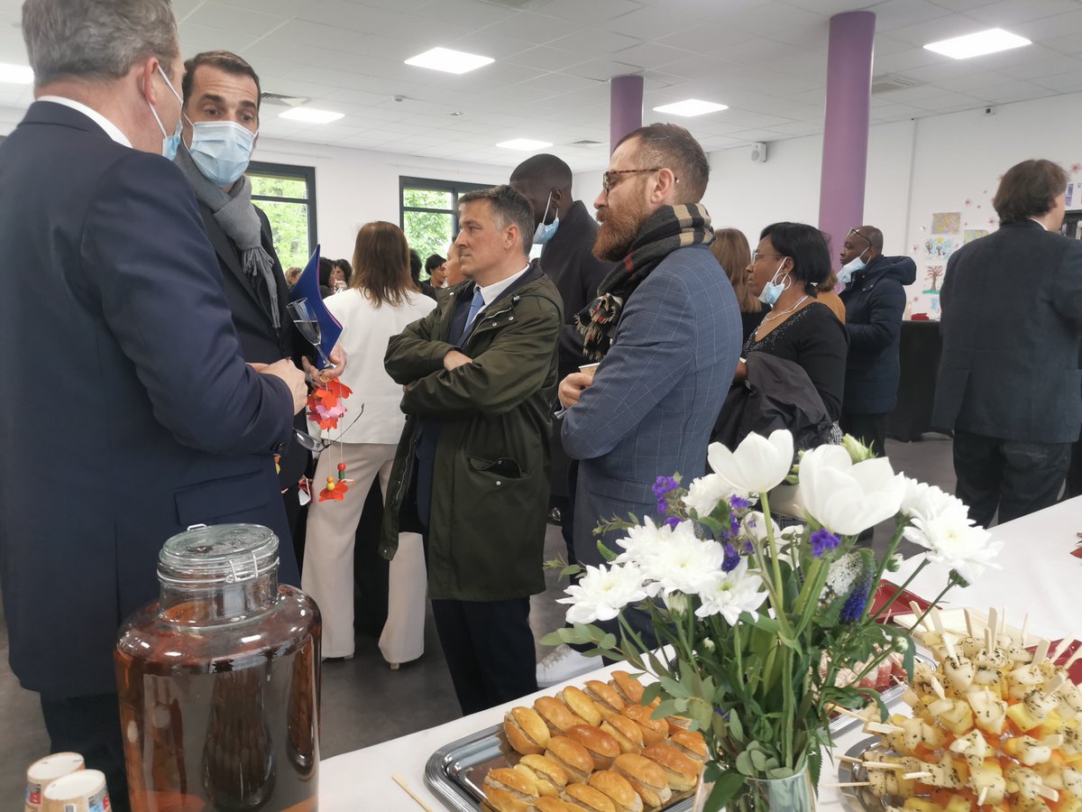 Cérémonie, ayant également permis de fêter avec succès les 10 ans du SEGA, sous le thème << Le SEGA, un Établissement Inclusif>>, avec la participation des résidents, des personnels et de nombreuses personnalités.