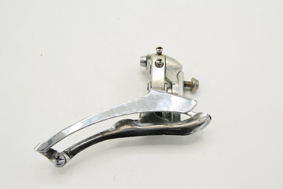 Und wieder haben wir etwas neues in unserem Onlineshop.
Shimano Sora FD-3300 Umwerfer Anlöt 
Jetzt hier bestellen! der-ritzler.de/products/shima….
#rennrad #vintagebikes #velo #racer #racingbike #racebike #cycling #cyclinglife