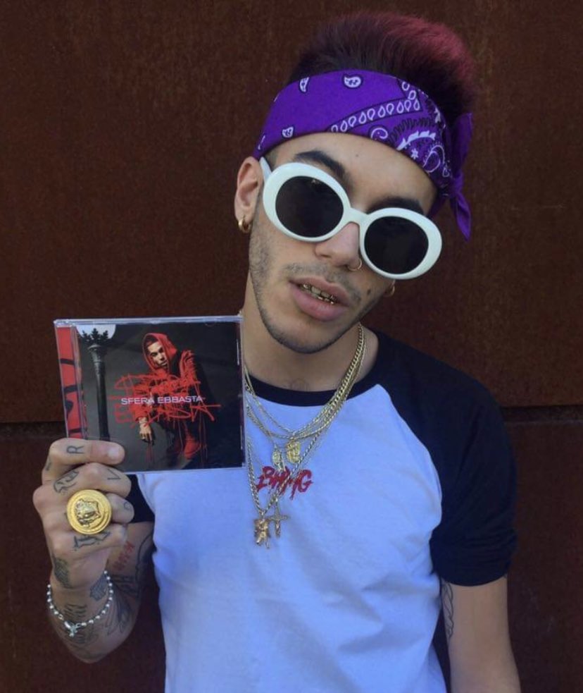 LugoFernandes's tweet photo. Domanda alle amiche e agli amici del Twitter Calcio, chi è il vostro padre musicale?

Comincio io https://t.co/KMrWN5CXQN