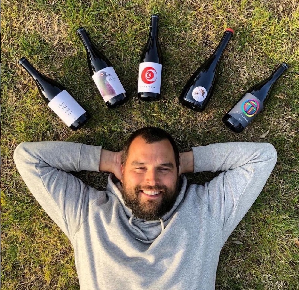 mikulasduda's tweet photo. Ve středu 28. června proběhne na pražské Pankráci velká degustace s 20 vinaři z Itálie, Španělska, Rakouska nebo Moravy. Volná ochutnávka více než 100 vín. Nabízím pět tipů, které vinaře a vína během Galadegustace určitě nevynechat: https://t.co/PgBWVPEkkc https://t.co/Pr7ruKzgXR