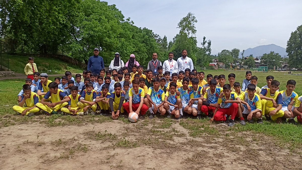 ZpeoM43649's tweet photo. Department of youth services and sports Anantnag zone mattan Inter school zonal level competitions U,/14 boys  #DyssoAnantnag @dgyssjk https://t.co/DLxFvXFIX1