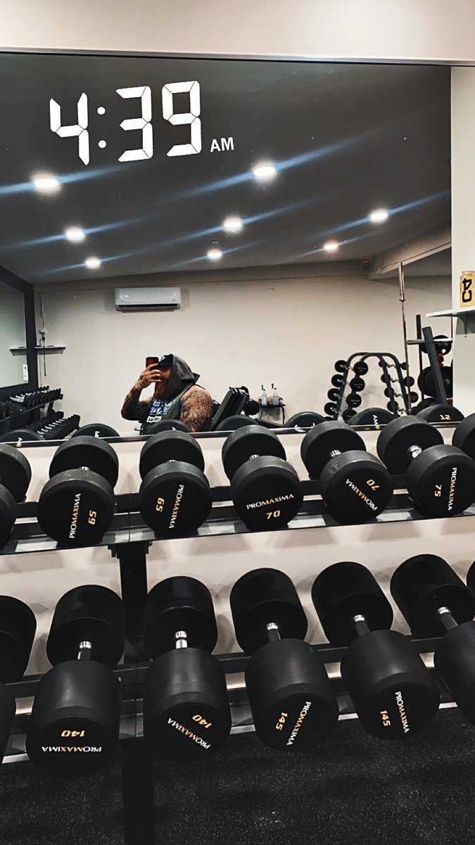 75doyle's tweet photo. 4am club 🧱by🧱 #TrainViolent https://t.co/EzYwPFMw76