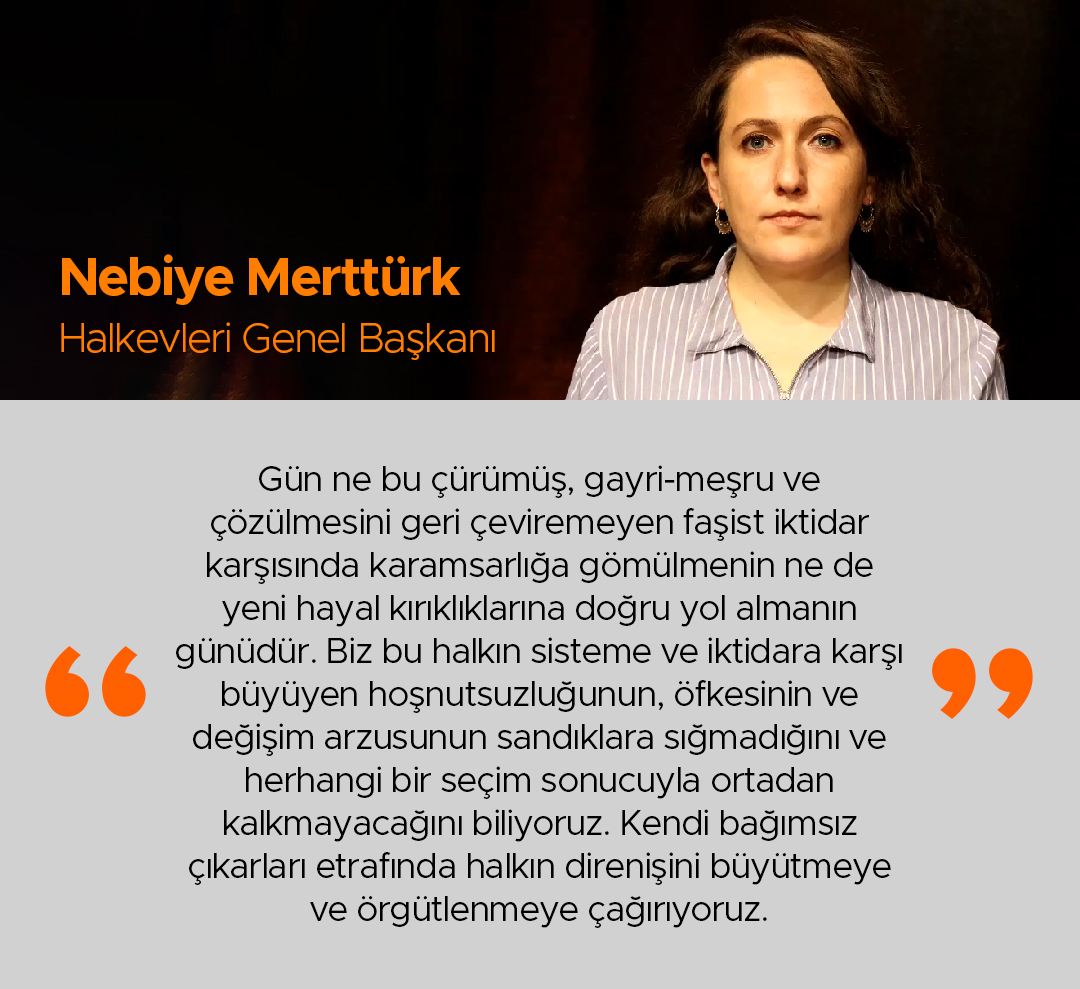 Halkevleri's tweet photo. Teslim olmak yok, umutsuzluk yok, kurtuluş kendi ellerimizde! - Nebiye Merttürk

Ülkeyi her alanda enkaza çeviren, halk düşmanı bir iktidarın yavaş ama geri döndürülemeyen çözülme sürecini izliyoruz. 14 Mayıs seçimlerinde Tayyip Erdoğan’ın oyu yüzde 50’nin altına düştü, AKP ise yüzde 35’lere geriledi. Ne var ki muhalefetin adayı Kemal Kılıçdaroğlu’nun ve Millet İttifakı’nın oyu bu oranların üstüne çıkamadı.

Bu sandık sonuçları, düzen siyasetinin bir kriz içinde olduğunu ve Cumhur İttifakı’nın da Millet İttifakı’nın da kurdukları geniş koalisyonlara rağmen istedikleri toplumsal desteği alamadığını göstermektedir. Düzen siyasetinin iki ana aktörü AKP de, CHP de zayıflıklarını sağa kayarak, milliyetçi-şoven-gerici aktörlere tavizler vererek gidermeye çalışmaktadır. Bunun sonucu olarak iktidar karşıtı toplumsal tepki sağın farklı renklerinin yelkenini şişirmektedir. AKP, kadın ve LGBTİ+ düşmanı Yeniden Refah Partisi’ni ve adı işkencelerle anılan Hizbullahçı Hüda-Par’ı; CHP ise sabık AKP yöneticilerinden oluşan Deva ve Gelecek Partisi kadrolarını meclise taşımıştır. Bu zeminin karşımıza çıkardığı şey üçte ikisi İslamcı-faşist partilerden oluşan bir meclis ve bunlara ek olarak ikinci turun anahtarını elinde tutan Sinan Oğan şahsında temsil edilen yeni tipte bir faşist ittifaktır.

Bu durum genel olarak muhalefetin özel olarak sosyalistlerin krizine de işaret etmektedir. Sol işçileşen, yoksullaştırılan, temel hakları gasp edilmiş geniş halk kitlelerinin somut sorunlarını örgütlemekten, onun politik hareketini yaratacak zeminlerden uzaklaşmıştır. Bu durumda ekonomik kriz pandemi ya da deprem gibi toplumsal altüst oluşlar sonucunda geniş halk kitlelerinin kendiliğinden "muhalefete" yönelmesini beklemek siyasi körlüktür. Tam tersine devrimci siyasetin boşluğunda bu yıkım gericiliğin ve faşizmin kitle temelini beslemektedir. Nihayet halkın kendi sorunlarının çözümünün bir parçası olabileceği mücadele zeminleri kurulmadan gerçek bir dönüşümün sağlanamadığı, bunun sandık sonuçlarına da yansımayacağı bir kez daha görülmüştür. Faşizmi salt seçimler yoluyla alt etme stratejisi başarısız olmuştur. Başarısız olan, anti-faşist siyaset değil, sınıf siyaseti değil, anti-faşist mücadele ile sınıf mücadelesi arasındaki zorunlu bağı ihmal eden, halkın direniş eğilimlerini seçmen davranışına indirgeyen taktik ve stratejilerdir.

Gün ne bu çürümüş, gayri-meşru ve çözülmesini geri çeviremeyen faşist iktidar karşısında karamsarlığa gömülmenin ne de yeni hayal kırıklıklarına doğru yol almanın günüdür. Örgütsüz bir halkın ve gerçek bir toplumsal harekete yaslanmayan bir muhalefetin faşizmi alt etmesi mümkün değildir. Solun, anti-faşist güçlerin sandık sonuçlarına etki etmesi de ancak güçlü bir sokağın, güçlü bir toplumsal hareketin varlığıyla mümkündür.

Biz bu halkın sisteme ve iktidara karşı büyüyen hoşnutsuzluğunun, öfkesinin ve değişim arzusunun sandıklara sığmadığını ve herhangi bir seçim sonucuyla ortadan kalkmayacağını biliyoruz. Erzurum mitingine yönelik faşist saldırıda yüzü kana bulanan halkın, özsavunma ihtiyacını görüyoruz. Deprem bölgelerinde şaşırtıcı oy oranları değil, halkın hâlâ karşılanmayan temel ihtiyaçları olduğunu, bu ihtiyaçlar doğrultusunda halkın talepleri, çözüm önerileri ve yeniden inşa için kurucu bir kapasitesi olduğunu görüyoruz. Yaşanılan yıkım karşısında halkın yeşerttiği umudun, geliştirdiği dayanışma pratiklerinin henüz politikleşmemiş olduğunu ama bağrında yatan potansiyeli görüyoruz.
Faşizme karşı mücadelenin imkânını da işçi sınıfı hareketinin yavaş ama direngen ve kararlı seyrinde, kent ve kır yoksullarının, kadınların, üniversite gençliğinin, Alevilerin, Kürtlerin, faşizmin saldırıları karşısında Hopa’dan Gezi’ye, Fırat’ın doğusundan batısına, fabrikalardan kampüslere, sınıf dayanışmasından deprem sonrası toplumsal dayanışmaya, mahallelerden meydanlara barikat örerek direnenlerde görüyoruz.

Biliyoruz ki bu düzen çürüyor ve çözülüyor, biliyoruz ki bu düzenin karşısında milyonlarız ve biliyoruz ki şiddetlenerek sürecek kesintisiz sınıf mücadelelerinin içindeyiz. Halkı kendi bağımsız çıkarları etrafında saflaştıracak bir mücadeleyi örgütlemek gerektiğinin bilincindeyiz. Bu yolda bugüne dek birlikte yürüdüğümüz dostlarımızla, mücadele arkadaşlarımızla bu kavgayı ve dayanışmayı büyüteceğiz.

Bu eşitsizlik, sömürü, yağma, talan düzenine ve bu düzen sürsün diye tırmandırılan hukuksuzluğa, adaletsizliğe, şovenizme, dinci gericiliğe, kadın düşmanlığına, savaş politikalarına, yani neoliberalizme ve faşizme karşı direnişe, örgütlenmeye çağırıyoruz!

Kurtuluş halkın kendi ellerindedir!
Söz, yetki, karar, iktidar halka!