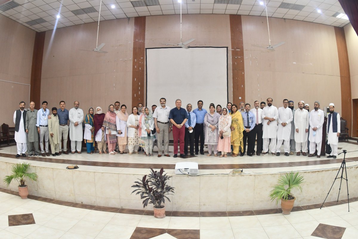 mtikth's tweet photo. The Department of Medical Education #KMC conducted a #GrandCPC on ‘The Professional Doctor’ on 16th May 2023. The program was open to doctors and students with a background of professionalism and its essential components on how to provide compassionate #Healthcare to patients. https://t.co/e24rbhbgJ0