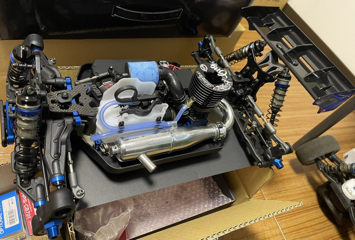 jack54400's tweet image. 新車が組み上がったぁ〜！＼(^o^)／
ボディ塗らねば！
#teamassociated 
#weareae 
#rc8b4 
#osspeed
#b21onged 
#airtronics 
#sanwa
#8thbuggy 
#rcbuggy 
#klotzfuel