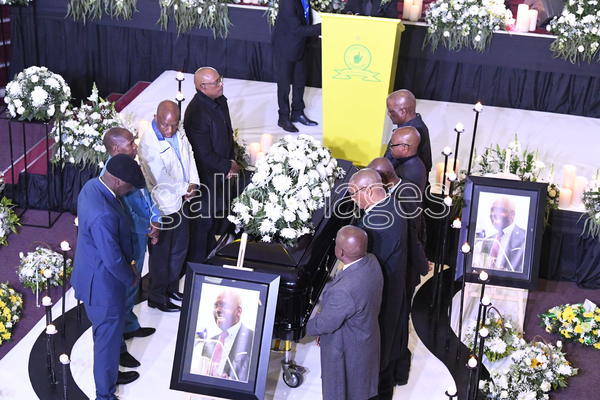 Gallo_Sport's tweet photo. โฝ๏ธ Funeral Service of the Late Alex "Goldfinger" Shakoane
๐ https://t.co/C4yzpapT52
๐ฃ๏ธ @Masandawana #MamelodiSundowns #Sundowns #Masandawana #AlexShakoane #RIPGoldfinger
๐ธ @Leftys1 https://t.co/ipFraqAu9B