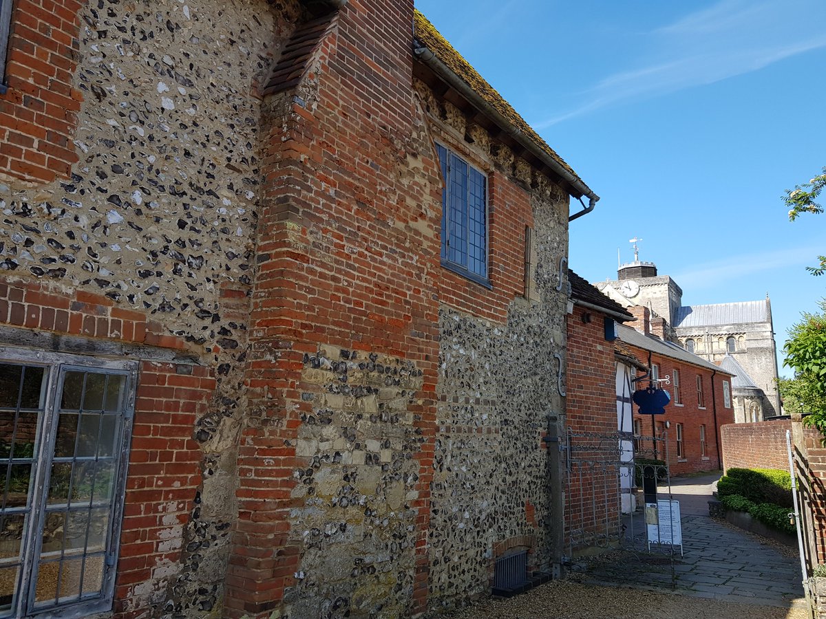 KingJohnsHouse's tweet photo. Norman, Angevin, Plantagenet, Tudor, Victorian. More than 1000 years, less than 1000 yards #SeeForCenturies #KingJohnsHouse. More #History, more #Heritage, @moreTestValley @Visit_Romsey https://t.co/DBusIOHm3W