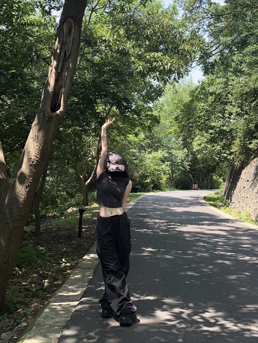 vhc1420's tweet photo. 没什么大彻大悟，无非步步错步步悟～
         #美女 #户外 #登山 #交友 #日常 #襄阳 #武汉 #湖北 https://t.co/0K7yqB1nh7