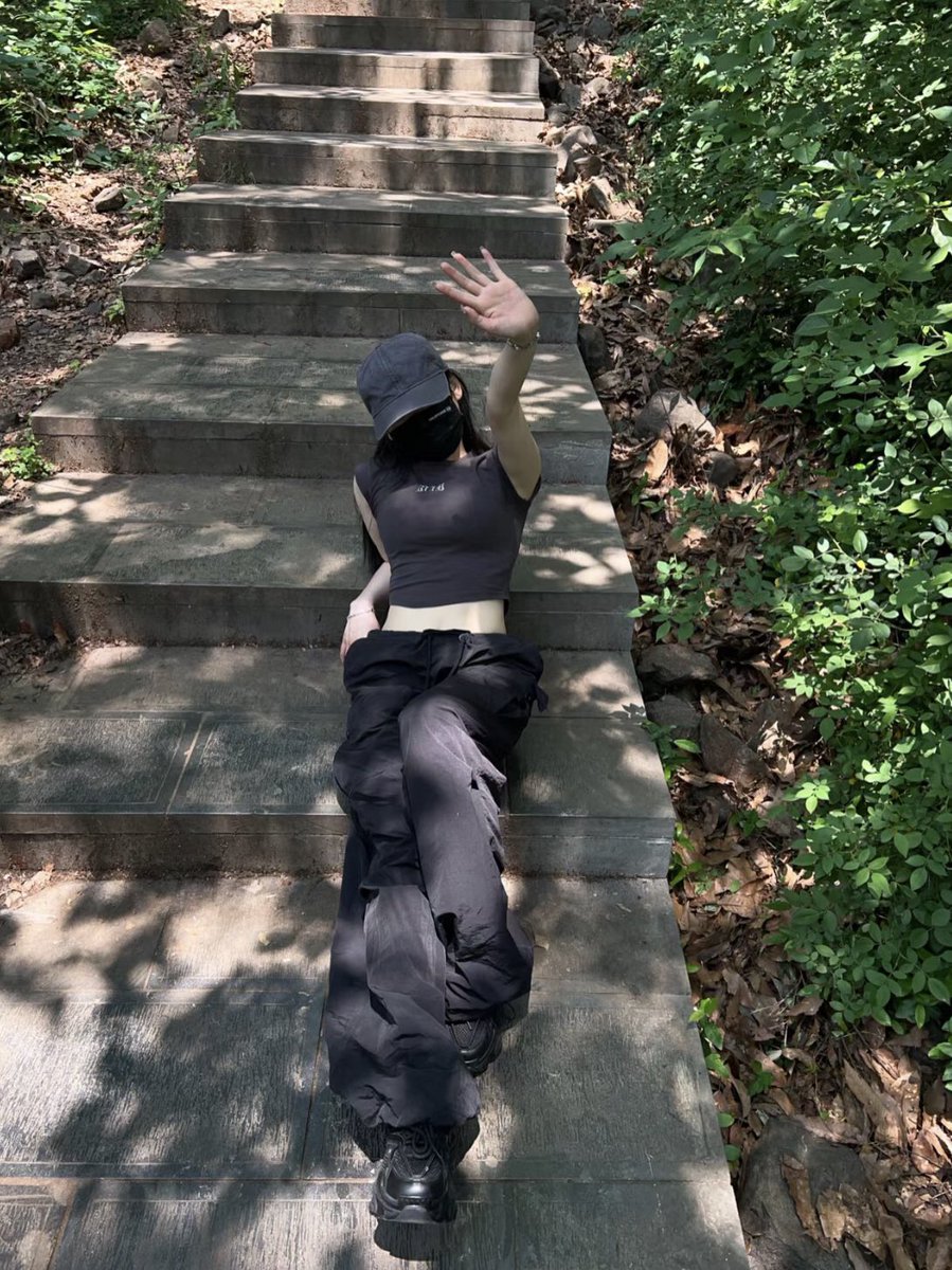 vhc1420's tweet photo. 没什么大彻大悟，无非步步错步步悟～
         #美女 #户外 #登山 #交友 #日常 #襄阳 #武汉 #湖北 https://t.co/0K7yqB1nh7