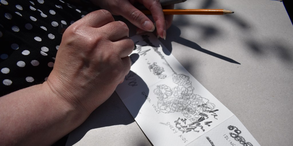 JusticeMuseum's tweet image. Join artist Emma Davies and musician Kamal Joory to explore sound from nature through experimental mark-making in the #ProjectLab on 03 June from 1-3pm. Your sound drawings will be documented in small concertina books to create a 'Library of Sounds'. 

#GreenHustle @NJMIdeas