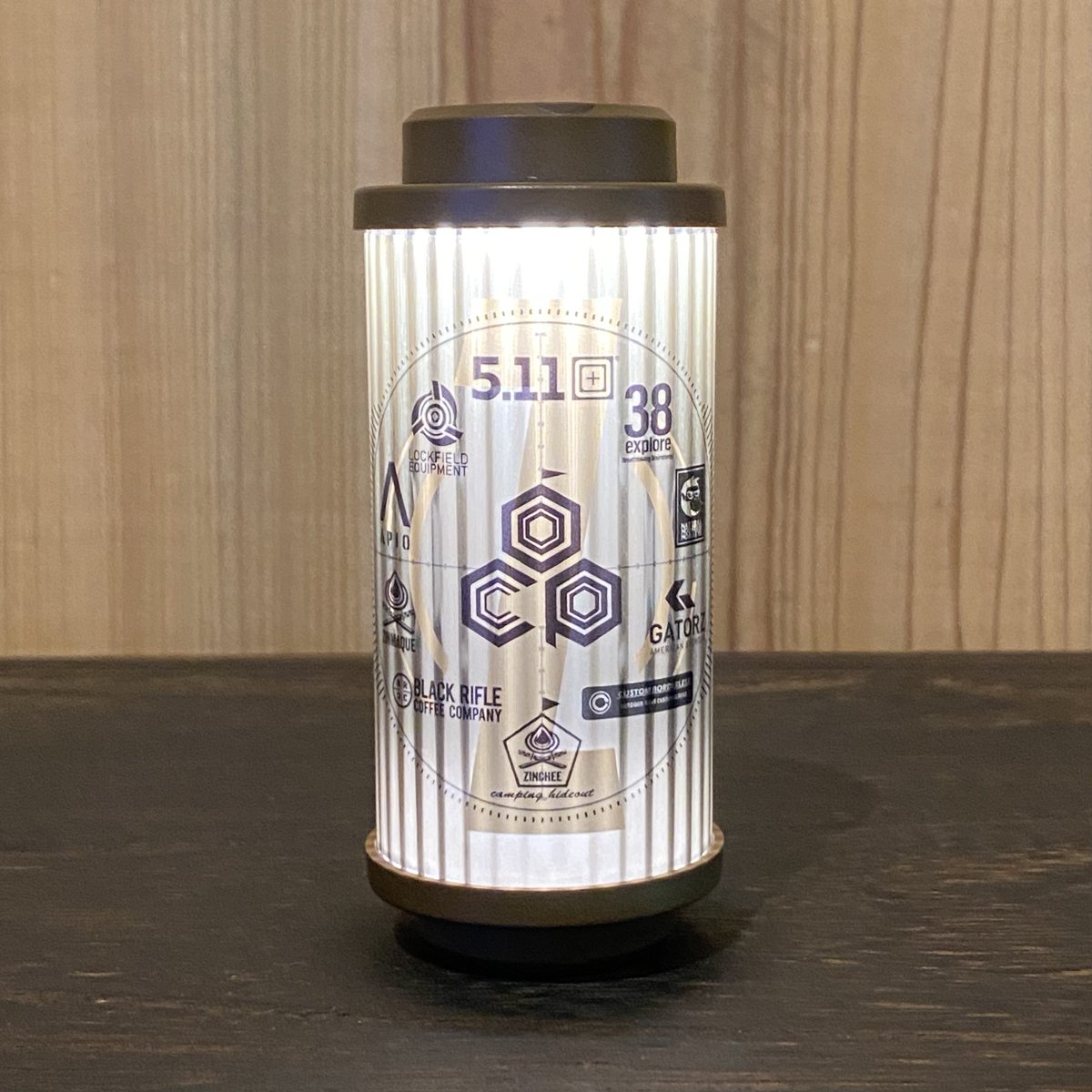 LAST_GEAR_japan's tweet photo. 38灯 C.O.P.23限定モデル FDEカラー
ご好評いただき即完売したC.O.P23限定モデル38灯がFDEカラーになって帰ってきました!
2023/05/16から販売開始となります!
ZINMAQUE ECサイトでも販売致します!
下記URLにてご確認下さい🙏
https://t.co/088yGeBGm9
#38Explorer #38灯 https://t.co/RC6zQbT7Au