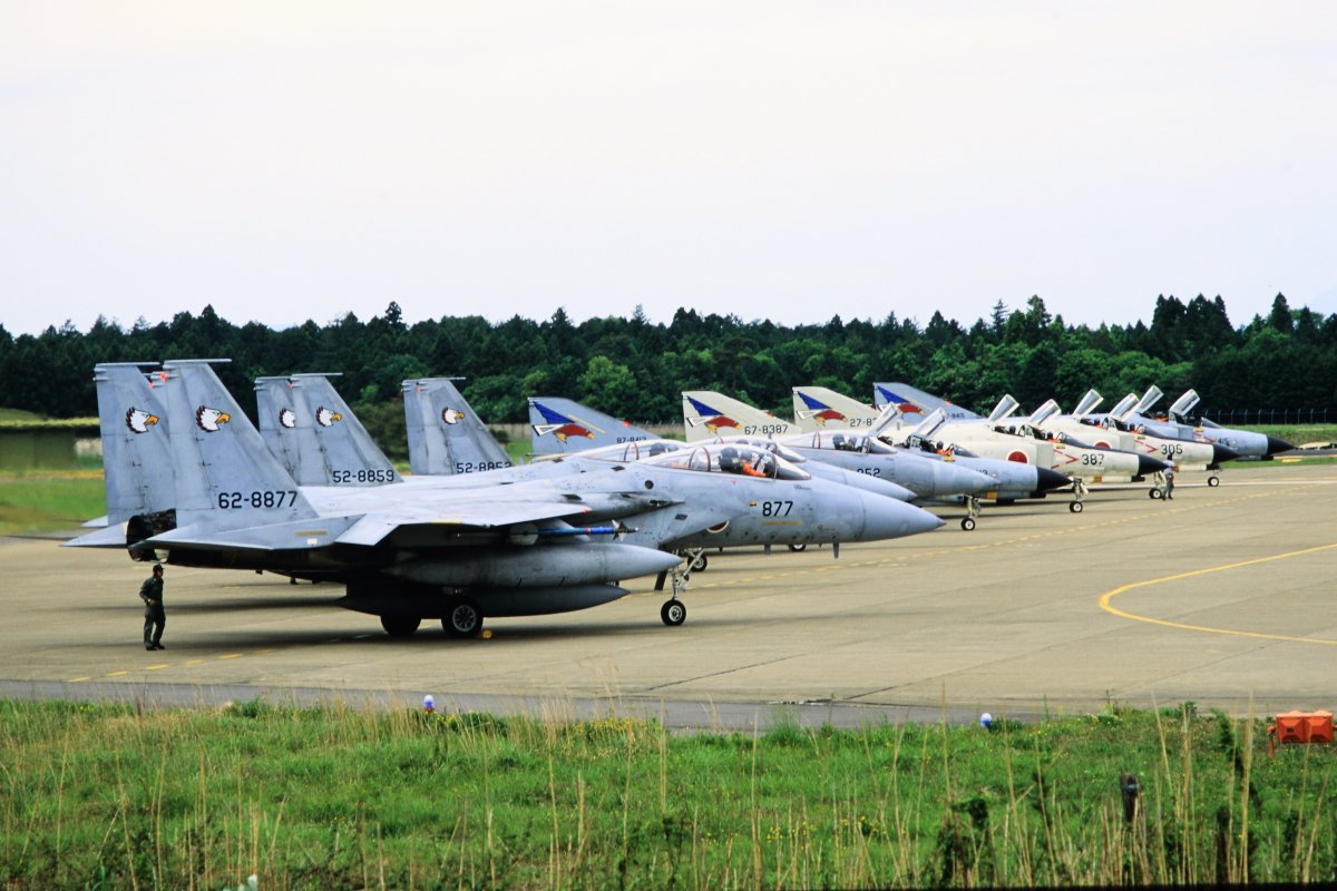 fiend11flt's tweet photo. #みんなの並び写真見せてくれ　
むかしの #百里基地 https://t.co/lPMF4O4lrj