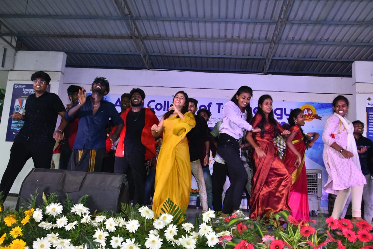 SSMusicTweet's tweet photo. Actor #ArchanaRavichandran &amp; Music Director #AniVee recently attended a cultural event as chief guests as part of #Imaigalo Album Song promotions &amp; entertained the students. The song has now crossed 1 M+ Views on #Youtube 🎼😍

@Vj_Archana_97 @AniVee13 
@RIAZtheboss @V4umedia_ https://t.co/ayFUJCyPsf