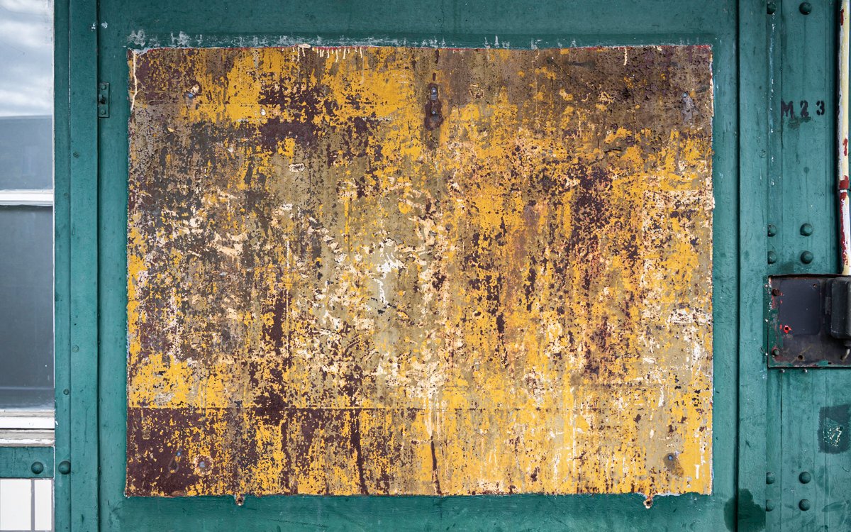 S1 — Oranienburg.
Fun fact: the station platform also doubles as a museum of abstract art. Here is one of their finest canvasses…