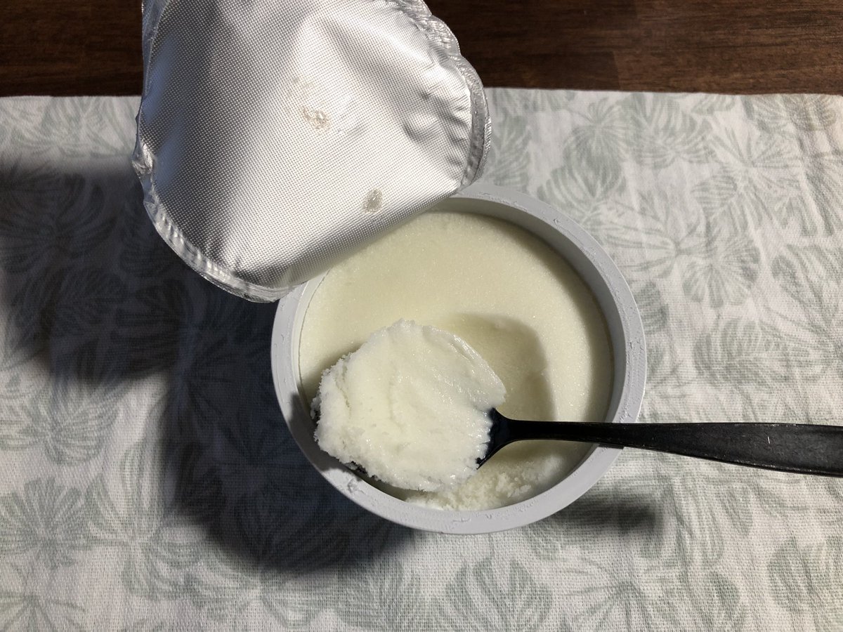 tos_mookzii's tweet photo. ไอติมโยเกิร์ต อร่อยมากกกก แคลน่ารักด้วย ถ้วยละ 100 kcal เอง https://t.co/wWCw4Ee0nE