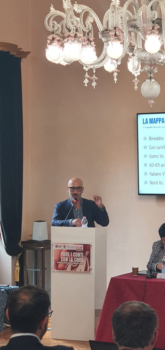 Acli_nazionali's tweet photo. Gianfranco Zucca, coordinatore ricerche dell’@iref_ricerche, presenta la ricerca dell’#OsservatorioAcli: “Le #famiglie che si sono rivolte al @CAFACLI e che vivono al di sotto della soglia di #povertà sono state l’8,8% nel 2019, il 7,1% nel 2020 e il 7,6% nel 2021”. https://t.co/UBnER4dNVc