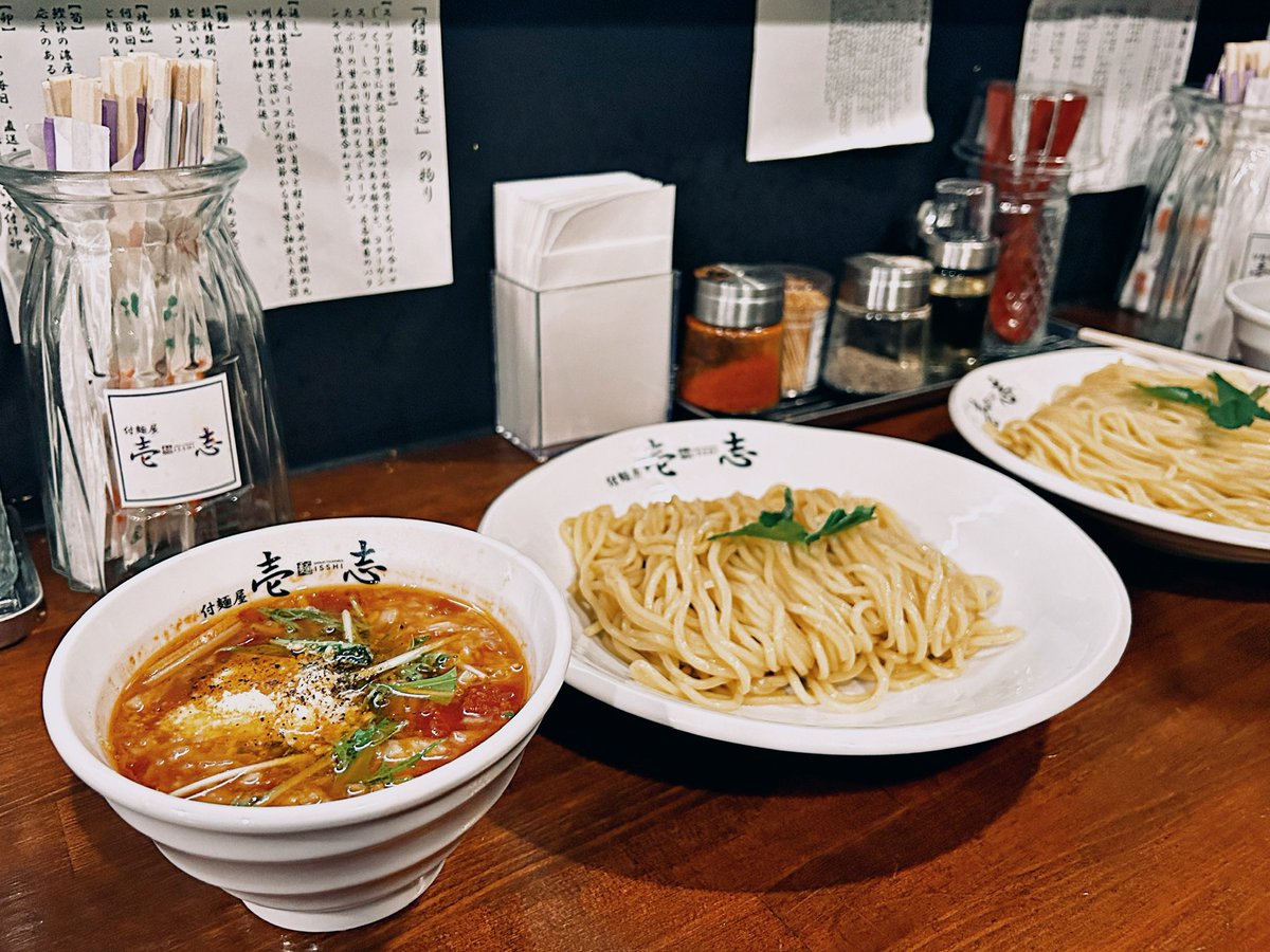 zenyu_25's tweet photo. @tsukemennisshi の自慢のつけ麺！
うんますぎたぁ〜🍜
トマトベースの太陽のつけ麺が最強だった！！
こってりが好きな人はにんにくたっぷり入れるのおすすめだな！笑

PR #つけ麺 https://t.co/iGY8hw9Tpp