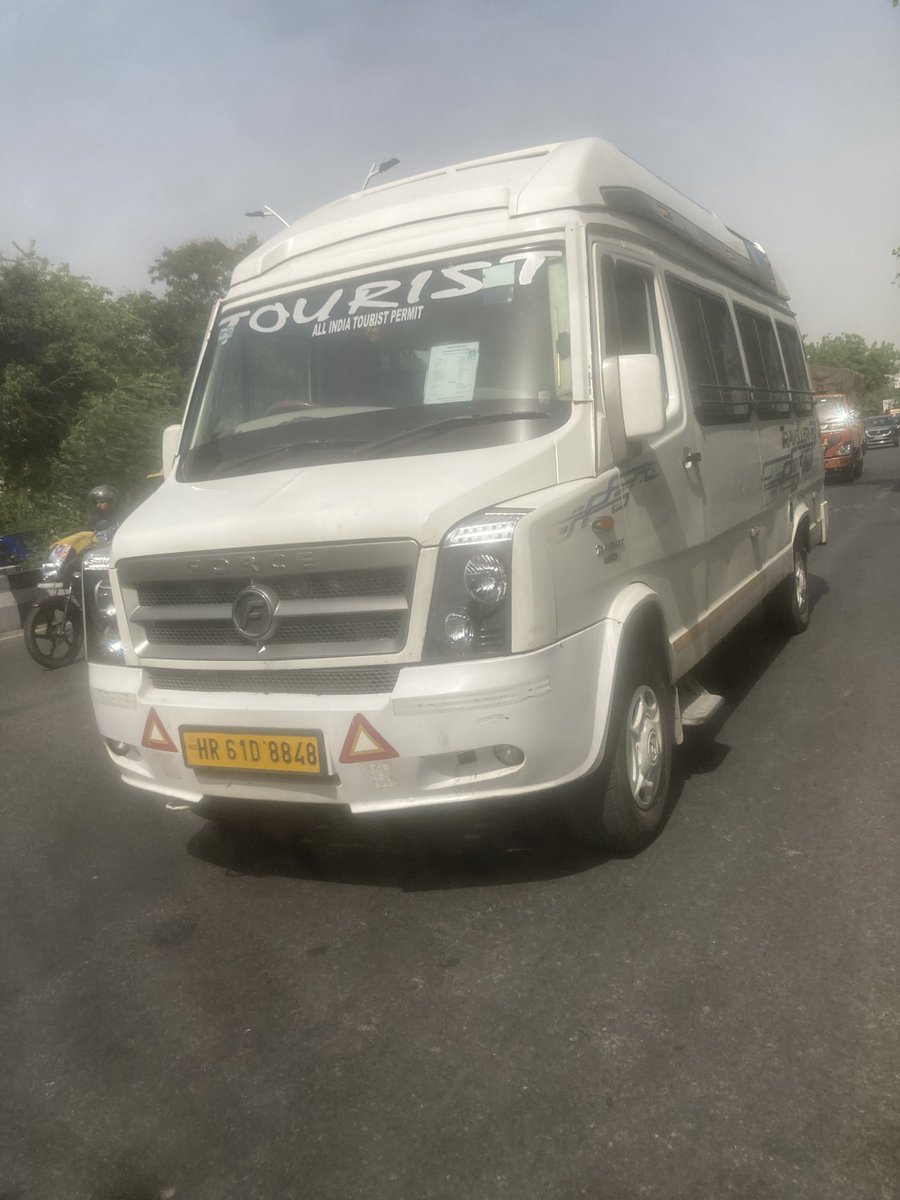 BhavreenMK's tweet photo. Extremely disappointed to witness a vehicle on Ring Road, #Delhi, crossing Ashram flyover emitting thick plumes of smoke all the way for kms contributing to the already alarming air pollution levels &amp; no one to check! @dtptraffic @DPCC_pollution @CAQM_Official https://t.co/ioKfpCZkpG