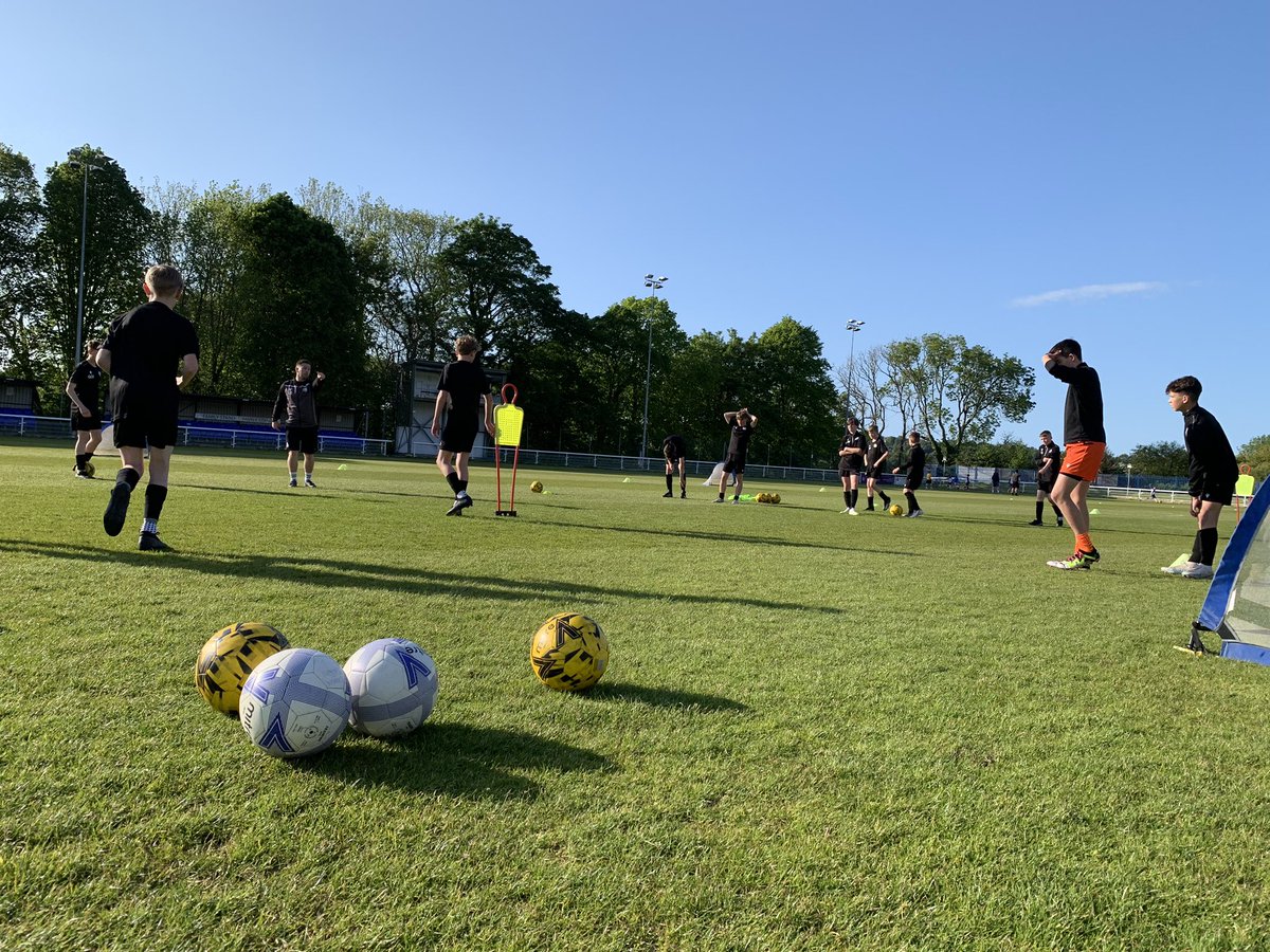 andylewis03's tweet photo. 📍Great location - 🏟️ Great pitch
☀️Great weather - ⚽️Great players
🧍♂️🧍♀️Great candidates
Thanks to all who attended our latest @FAWCoachEd National Grassroots Coaching Conferences.
Grateful of the support from @BalaTownAcademy @carwyn_eds & @S_N_Thomas
👉 https://t.co/3IfAtcv78I https://t.co/eZC1AiNSvZ