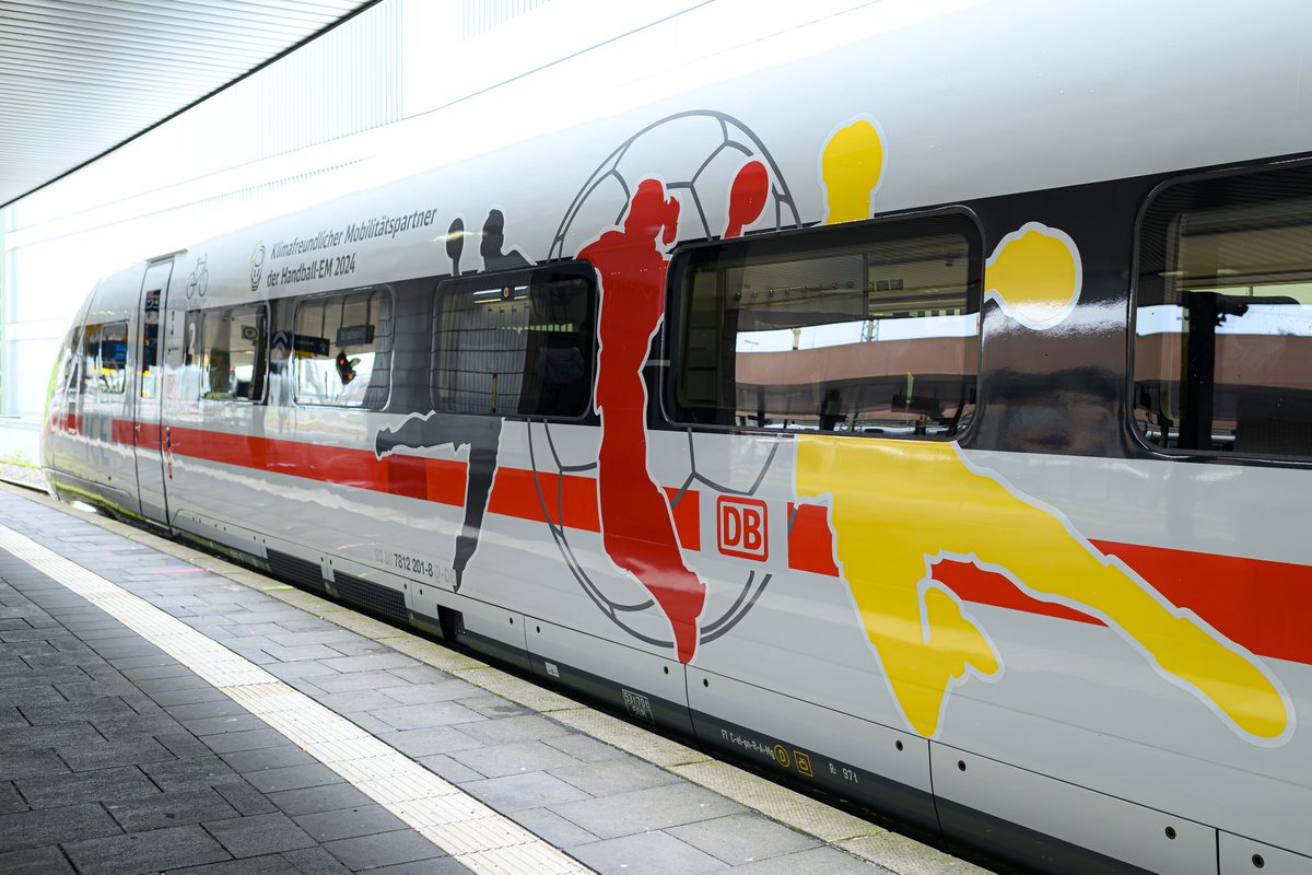 🚄🔗🤾‍♀️ Next stop: Sponsorship activation @DB_Presse were named an official partner of the Men’s EHF EURO 2024 earlier this year. Last week it unveiled a new design on one of its trains to advertise its support of the event and raise awareness #EHFEuro2024 @EHFEURO @EHF_Activities