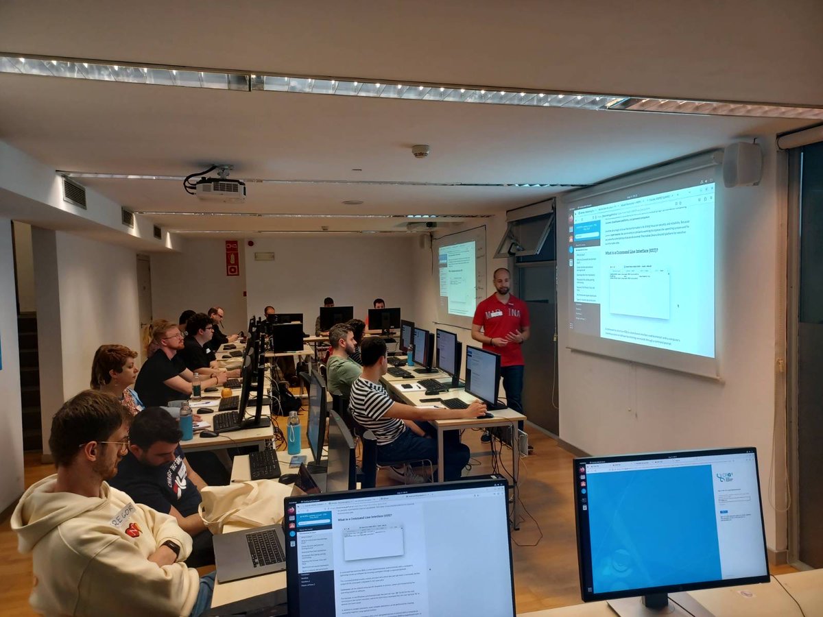 Now @lucacozzuto is introducing @nextflowio - yesterday participants already learnt about #Linux as well. #CRGTraining