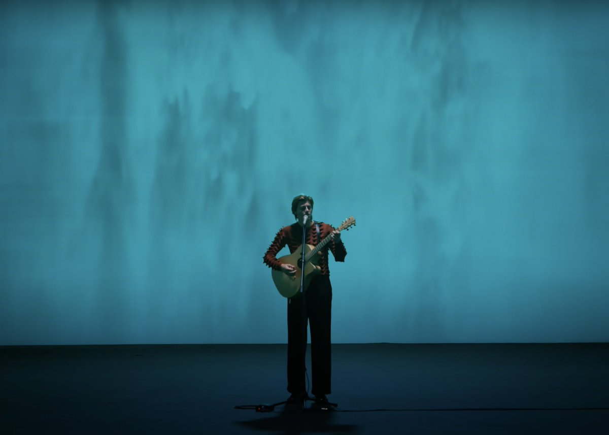 oneruel's tweet photo. recorded a stripped back version of SITTING IN TRAFFIC for AZIT LIVE and it’s out now https://t.co/MwOZgk8A8N https://t.co/sXpjjBPB71