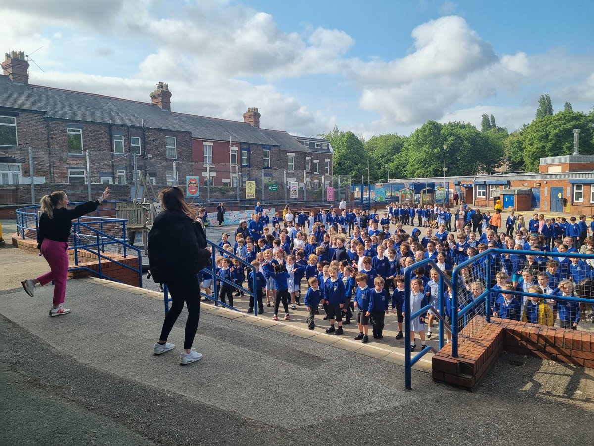 st_michaels_ham's tweet photo. Wow🤩 We had a whole school motivational dance to start our Tuesday nursery all the way to Y6-there were so many smiling faces! Such a positive start to the day!💃🕺🌈🐿 #SMITHvalues #motivational #community https://t.co/BkdC8PnTx2