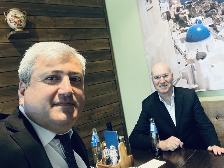 Nadir0820's tweet photo. Isvechde Azerbaycanin selahiyyetli sefiri Zaur beyle gunorta yemeyinden xatire fotosu. Hem yemek dadli idi hem de söhbet…!
Teshekkurler https://t.co/AyWueKSa7v