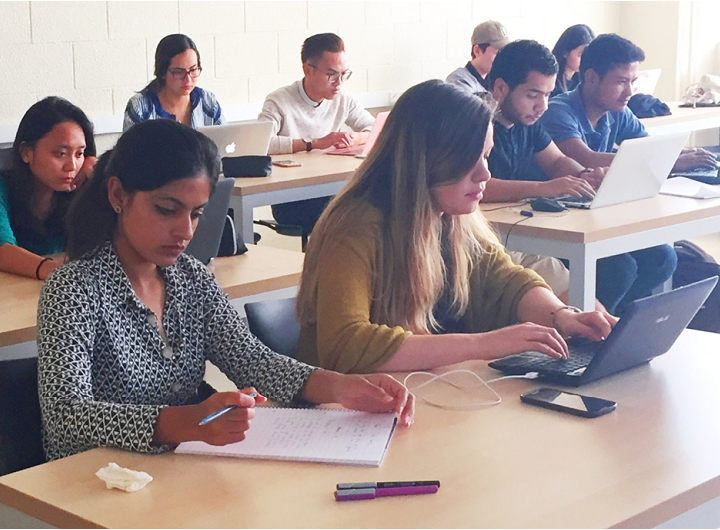 A UDC ten aberto o prazo para que o estudantado universitario se inscriba nos cursos da International Summer School, do 17 ao 28 de xullo. <a href="/IRO_UDC/">UDC International Relations Office</a> 
Unha experiencia internacional: cursos en inglés con profesorado e alumnado procedente doutros países
udc.es/es/iss/