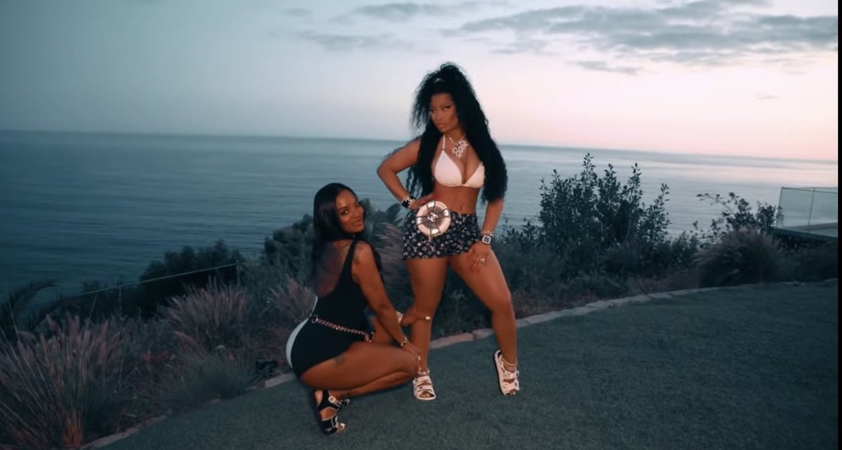 BarbBritish's tweet photo. Can’t stop watching #RedRubyDaSleezeVideo 😍 i LOVE @BrookeBaileyInc and @NICKIMINAJ together 😩🔥😍👑 https://t.co/3WJsdyqE2c