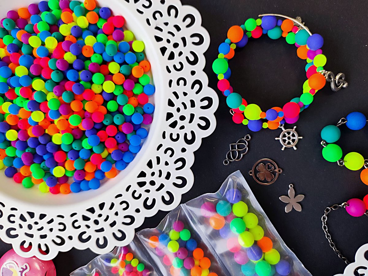 Scarabeads's tweet photo. Jewelry in cheerful bright colors is a great reason for smiles😄 - https://t.co/X3oTY36Or1 https://t.co/Co48AsZepq