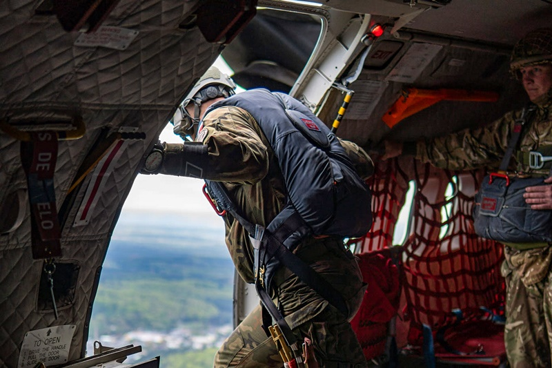 Polska_Zbrojna's tweet image. „Swift Response 2023”. W Estonii została przeprowadzona międzynarodowa operacja desantowa pod polskim dowództwem @MON_GOV_PL @DowOperSZ @DGeneralneRSZ @SztabGenWP polska-zbrojna.pl/home/articlesh…
#SwiftResponse23 #SwiftResponse #DefenderEurope