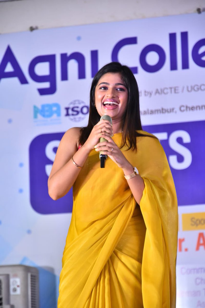 Filmy_Wood's tweet photo. Actor #ArchanaRavichandran &amp; Music Director #AniVee recently attended a cultural event as chief guests as part of #Imaigalo Album Song promotions &amp; entertained the students. The song has now crossed 1 M+ Views on #Youtube 🎼😍

@Vj_Archana_97 @AniVee13 
@RIAZtheboss @V4umedia_ https://t.co/H4BjlCVI51