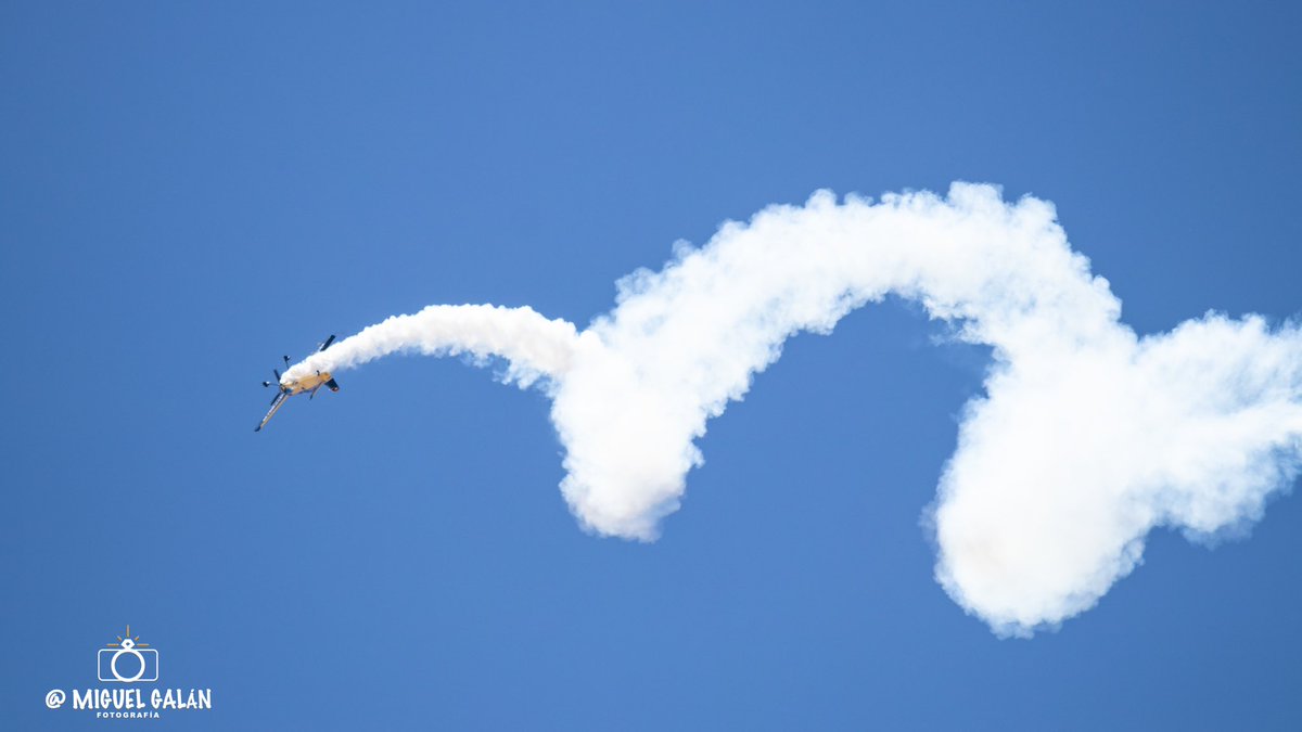 OzpSvlSpott's tweet photo. Con los humos que tiran los aviones… se hacen las niñas tirabuzones!!🤣🤣🤣
Ramón Alonso haciendo de las suyas con su SU-31 haciendo de las suyas en Morón. LEMO, 13-5-2023. @13mayojornada #ramonalonso #su31 #avgeek #planespotting #aviationlovers #baseaereamoron https://t.co/ZzeoGg12Ci