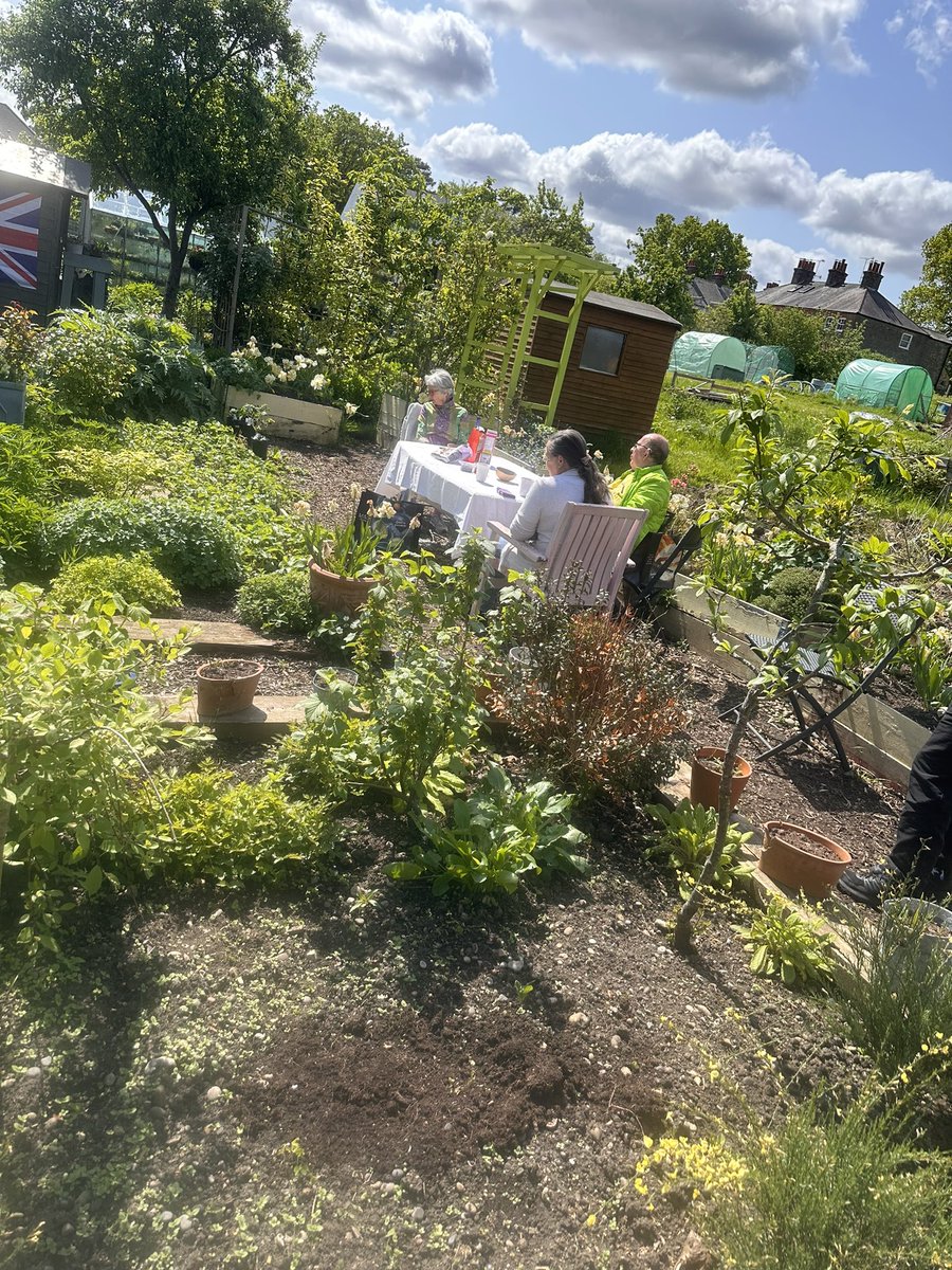 Allotment vibes this morning! Doing a bit of filming for <a href="/nbrly/">neighbourly.com</a> and <a href="/marksandspencer/">M&S</a> about the journey of surplus food! ❤️