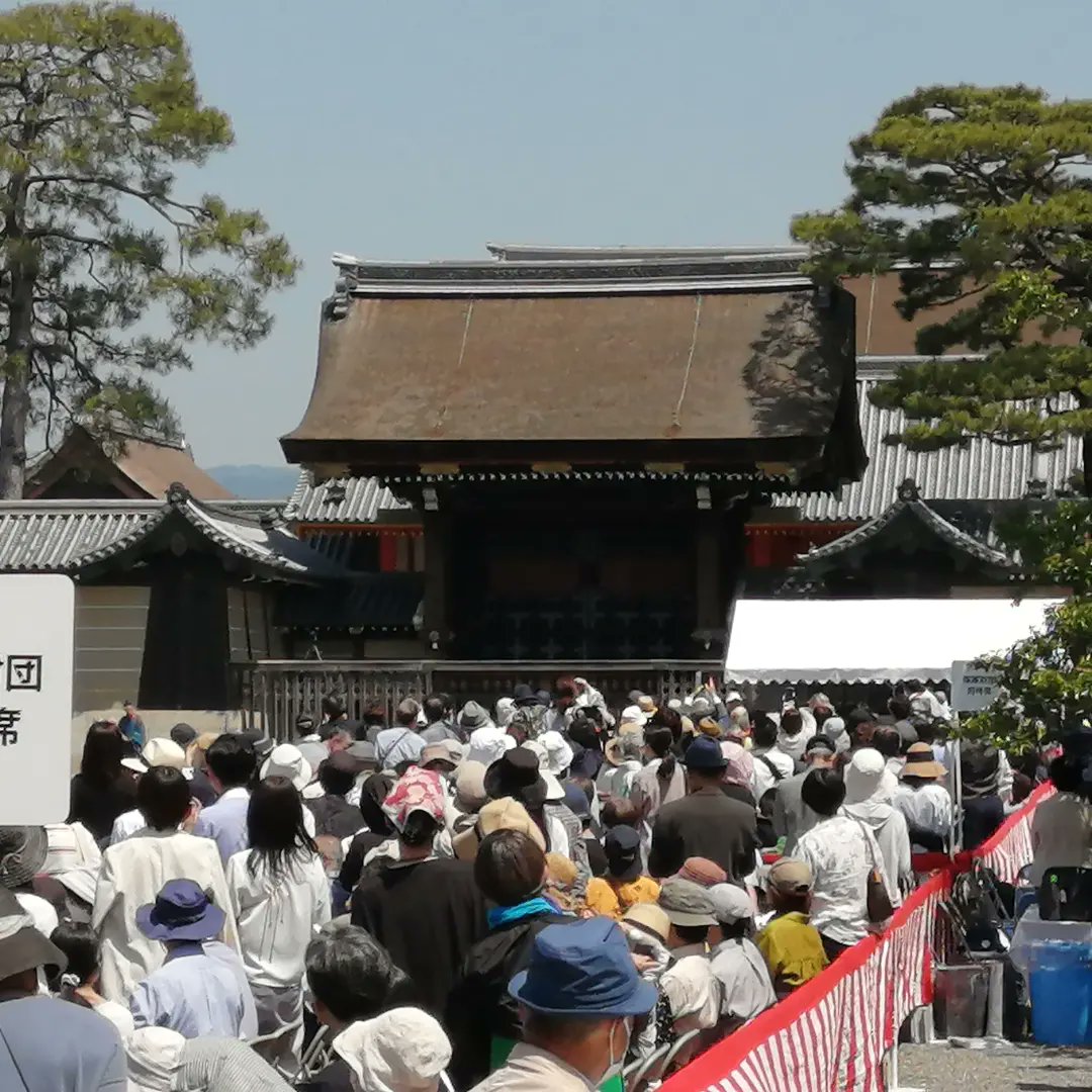 Premium_Kyoto's tweet photo. Today there was a special festival "Aoi matsuri" in Kyoto city. This festival has more than 1000 years, many people wearing a traditional kimono, walked through Kyoto city. This time our ex-Emperor joined as an audience, I could see him directly. So awesome experience! https://t.co/08ztJzNRiT