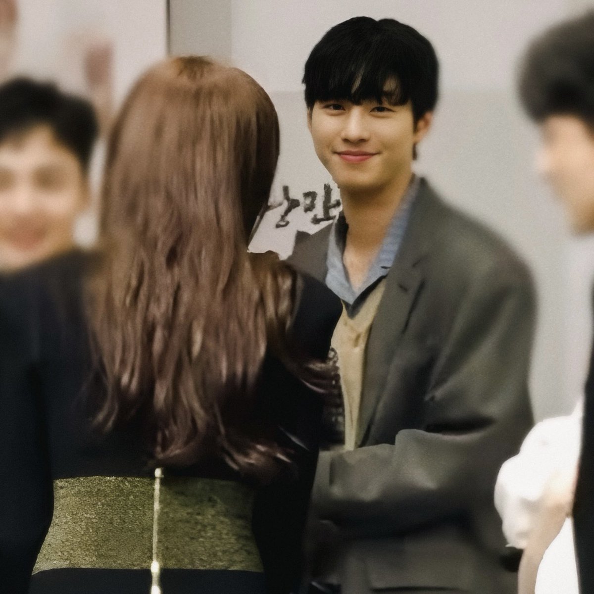 seowoojineunjae's tweet photo. I still think about this every day, the way he matches her pace, walking alongside her and waiting for her 🥺🤧🫠

#낭닥3 #우진은재 #안효섭 #이성경 #AhnLee
#Ahnhyoseop #Leesungkyung #DrRomantic3 https://t.co/Qlid1QS8uJ