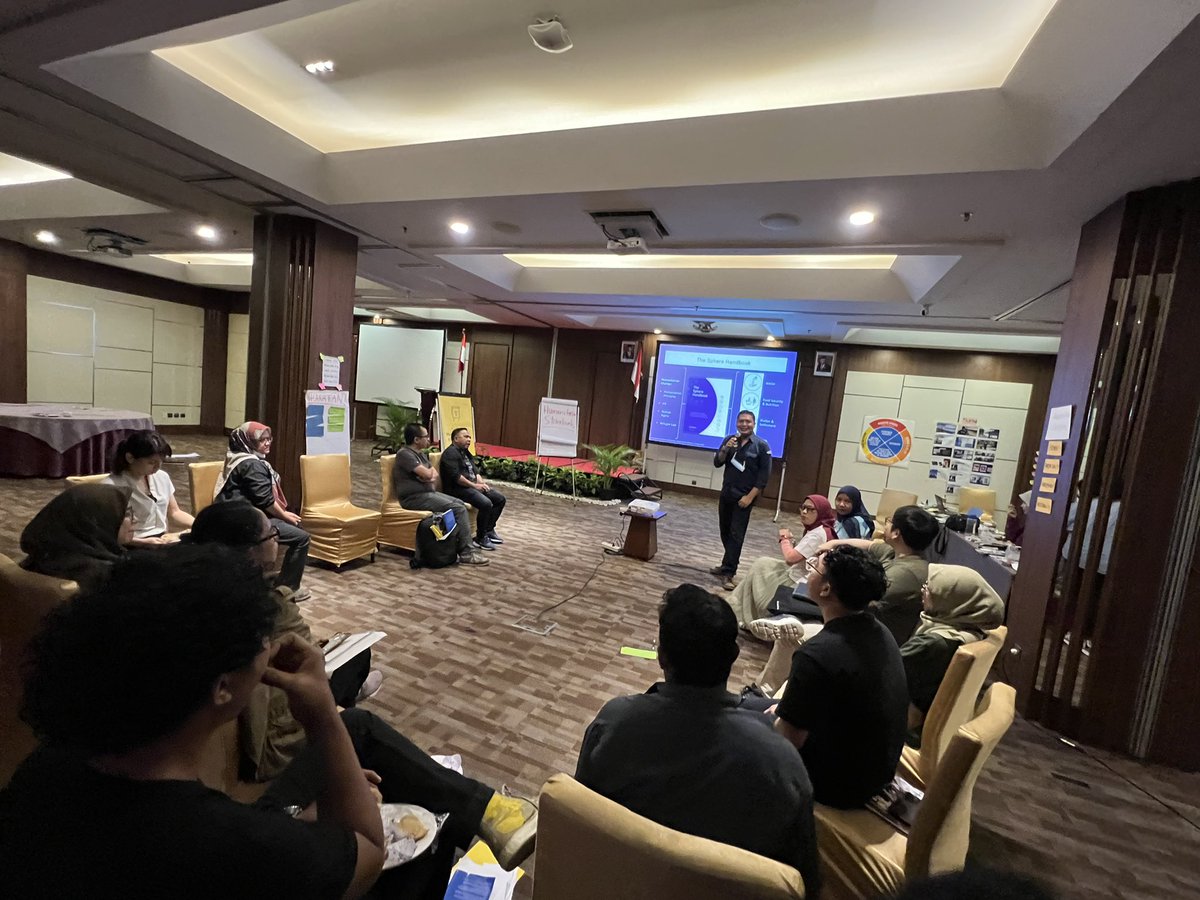 vhalhen123's tweet image. Understanding humanitarian principles and standards is key for humanitarian worker. Productive sharing with @PlanIndonesia team unpacking the different standards #Sphere #CoreHumanitarianStandard &amp;amp; apply it in communication in emergencies work @SpherePro @CHS_Alliance @neoroni