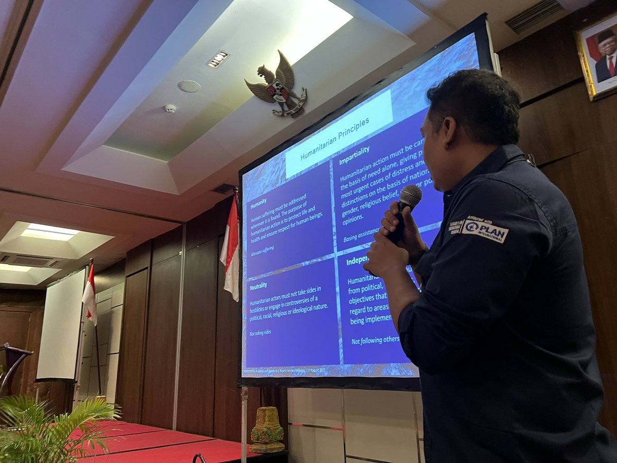 vhalhen123's tweet image. Understanding humanitarian principles and standards is key for humanitarian worker. Productive sharing with @PlanIndonesia team unpacking the different standards #Sphere #CoreHumanitarianStandard &amp;amp; apply it in communication in emergencies work @SpherePro @CHS_Alliance @neoroni