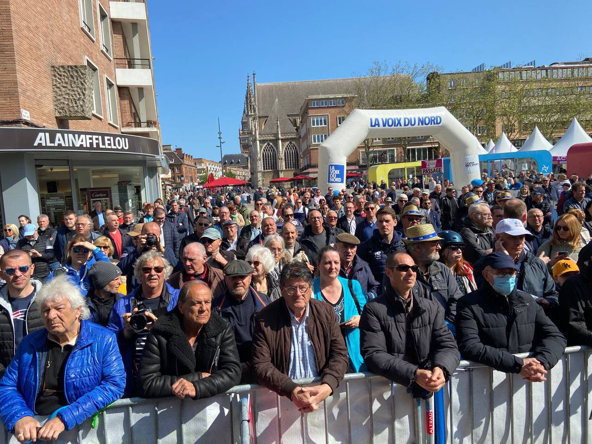 🚴 Top départ des <a href="/4JDDunkerque/">4 Jours de Dunkerque - GP des Hauts-de-France</a> en direct de #Dunkerque sous un magnifique soleil et devant un public très nombreux ☀️ 

🚴 Bonne chance aux coureurs pour cette 1ère étape sur les routes des #hautsdefrance 🚴