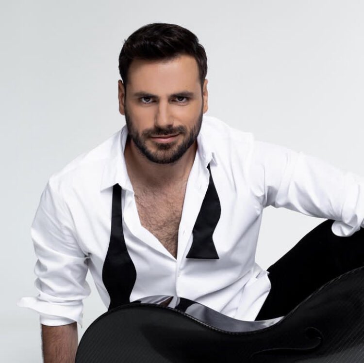 HAUSER067's tweet image. 🎸🌹#HAUSER 🎸🔥